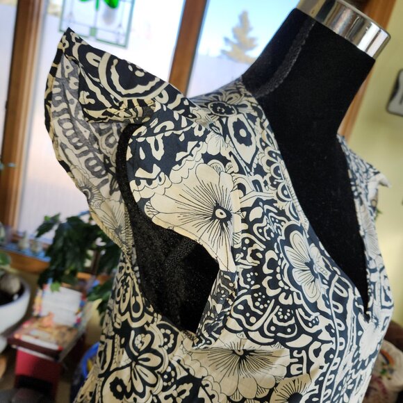 NWT!! BUCKET LIST V Neck Flutter Sleeved Print Tiered Summer Dress - Picture 5 of 13